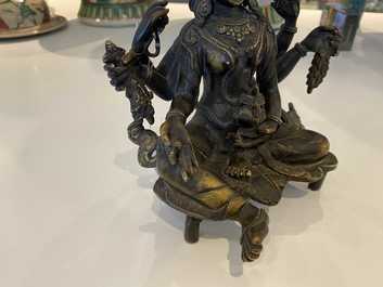 Une figure de Vasudhara en bronze solide, N&eacute;pal, 19&egrave;me
